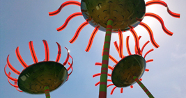 Solar energy-collecting flower sculptures